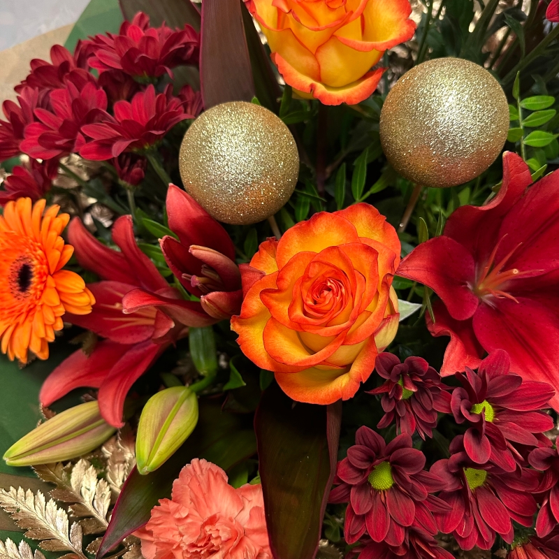 Christmas Golden Hand-tied Bouquet Delivered in Our Local Areas 