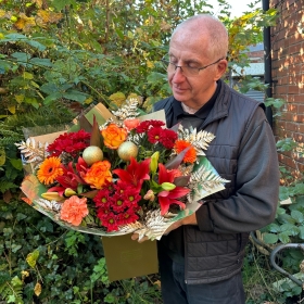 Christmas Golden Hand-tied Bouquet Delivered in Our Local Areas 